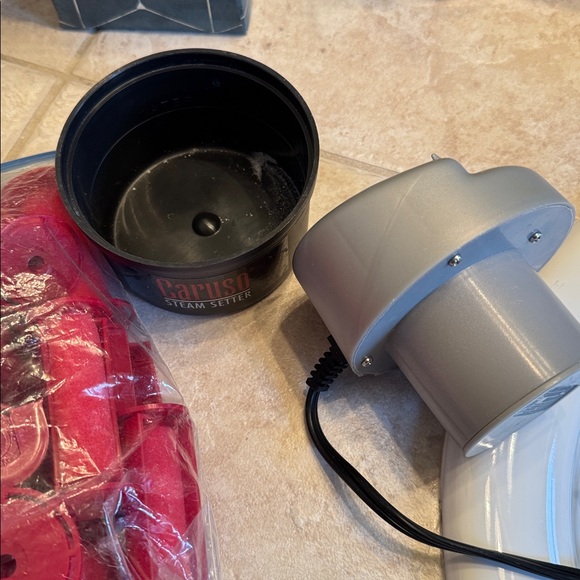 Caruso Steam Setter with Bold Red Rollers - Picture 3 of 6